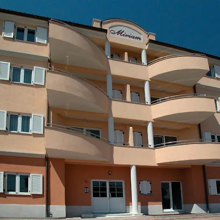 Apartments Miriam Premantura 8 * פרמנטורה